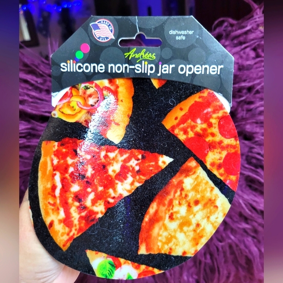 Andreas Other - NWT Andreas pizza non slip silicone jar opener